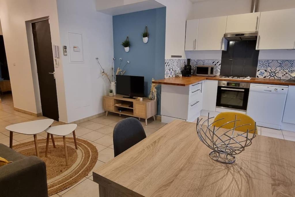 Agreable Appartement Avec 2 Places De Parking Dans Le Garage 贝济耶 外观 照片