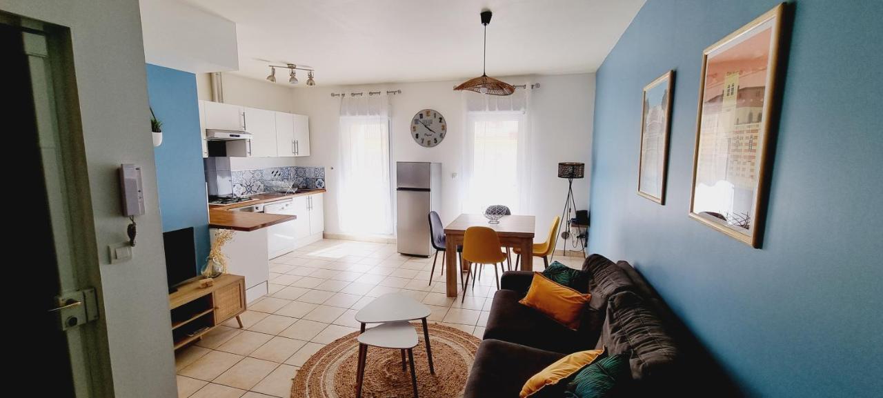 Agreable Appartement Avec 2 Places De Parking Dans Le Garage 贝济耶 外观 照片